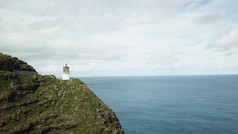 Drone-Shot-approaching-the-Makapu'u-Lighthouse-which-is-perched-on-a-cliffside-off-of-the-Southeast-coast-of-Oahu,-Hawaii