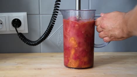 Man's-Hand-Make-tomato-sauce,-with-immersion-blender