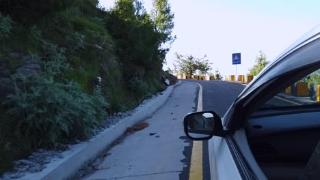 Conduciendo-Por-La-Carretera-En-La-Cima-De-La-Montaña-Timeplase