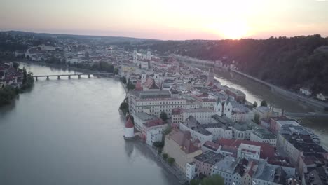 Drohnenaufnahme-Der-Historischen-Stadt-Passau,-Deutschland