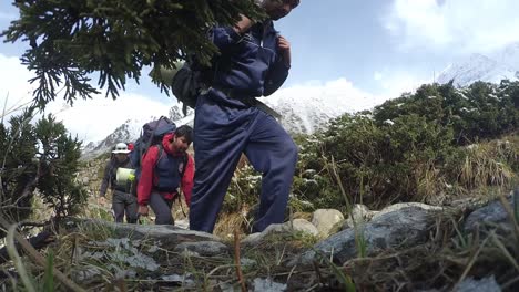 Himalayan-mountaineers-of-a-Mountaineering-training-institute-on-their-way-to-the-trail