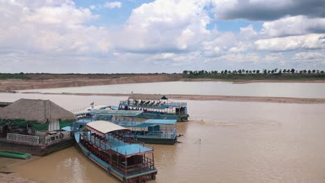 Tourist-Boat-Heading-out-on-to-Tonle-Sap-Lake