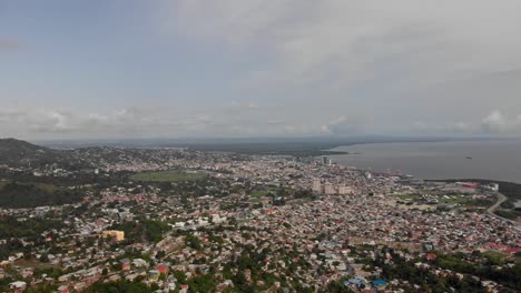 Luftaufnahmen-Des-Größten-Kreisverkehrs-Der-Welt-Auf-Der-Insel-Trinidad-In-Der-Karibik