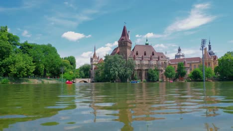 Budapester-Vajdahunyad-Schloss,-Serienaufnahme,-Schneller-Vorlauf
