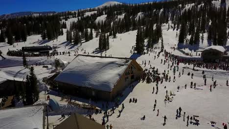 Snowy-ski-resort-in-Colorado