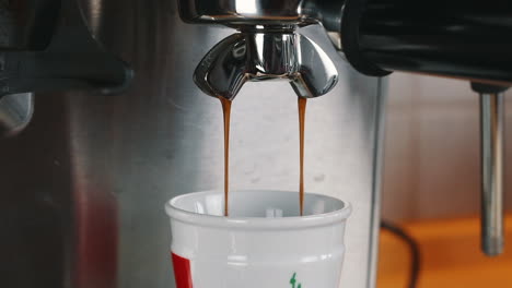 Coffee-gently-flowing-into-Espresso-Cup-in-slow-motion