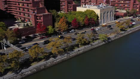 Fast-drone-shot-backing-up-of-traffic-on-the-FDR-Drive-in-Manhattan,-NYC,-along-the-Harlem-River
