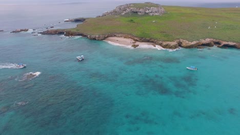 Aerial-shot-of-the-Isla-Larga,-Marietas-Islands,-Nayarit,-Mexico