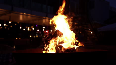 Fire-pit-with-burning-wood-at-night