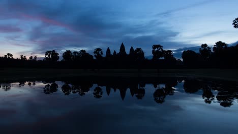 Angkor-Wat-sunrise-reflection---zoon-in
