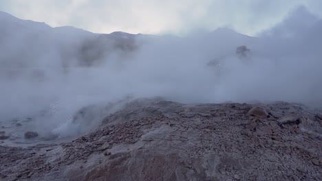 El-Tatio-geysers-eruption-before-sunrise-in-the-Atacama-desert-in-Chile,-South-America
