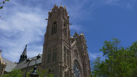 Wundervoller-Zeitraffer-An-Einem-Sommertag-Der-Berühmten-Madeleine-Kathedrale-In-Salt-Lake-City,-Utah