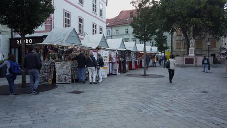 Souvenir-merchant-kiosks-in-Main-square-of-Bratislava,-Slovakia
