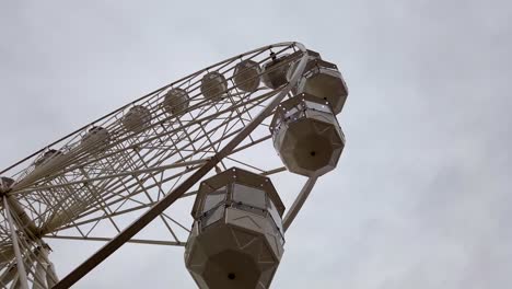 Ferris-wheel-at-the-fair