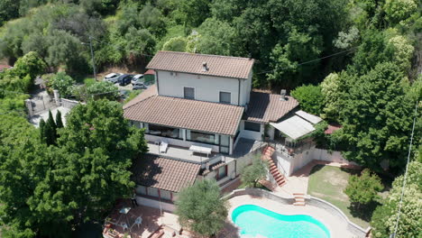 High-jib-down-of-small-Mediterranean-villa-with-pool