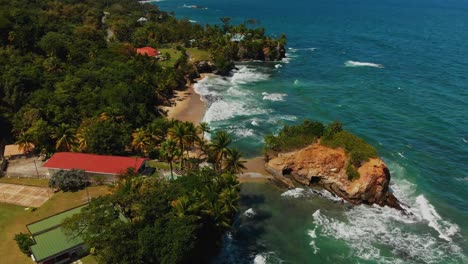 Scenic-northcoast-with-Caribbean-villas-on-the-cliff
