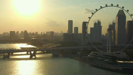 Luftaufnahmen-Des-Stadtbildes-Von-Singapur-Mit-Berühmten-Touristenattraktionen-In-Der-Marina-Bay