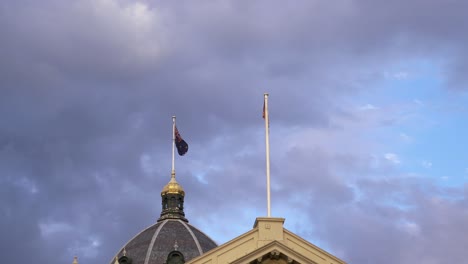 Las-Banderas-Australiana-Y-Aborigen-Australiana-Ondeando-En-Melbourne