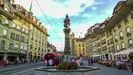 Bern-Schweiz,-Circa:-Zeitraffer-einkaufsstraße-Mit-Uhrturm-In-Der-Stadt-Bern-In-Der-Schweiz