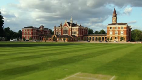 Toma-De-Drone-De-La-Hermosa-Universidad-En-Londres