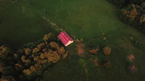 Top-down-of-Red-Roof-Barn-in-Kentucky