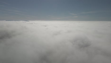 Time-lapse-De-Un-Dron-Volando-Sobre-Las-Nubes