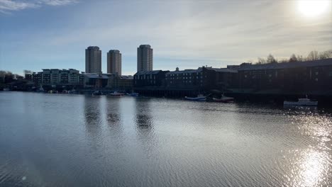Flusskleidung-An-Einem-Ruhigen-Morgen-In-Sunderland