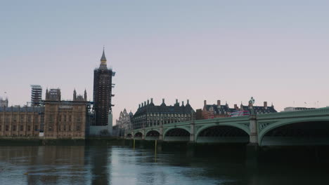 A-static-shot-of-Big-Ben-and-Westminster-Bridge-on-a-winter's-morning-during-Tier-4-of-the-Corona-pandemic