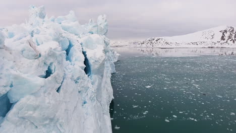 Large-glacier-in-frozen-mountainous-landscape,-close-up-drone