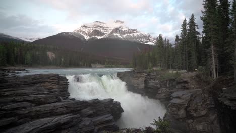 Timelapse-of-Athabasca-Falls,-Jasper-National-Park,-Alberta,-Canada