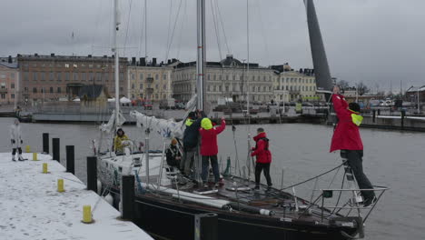 Schneebedeckter-Pier-In-Helsinki-Im-Winter