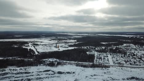 Sonnenuntergang-Winter-Kanada-Öl--Und-Goldmine-Steinbruch-Feldfabrik---Drohne-4k-Luftaufnahme