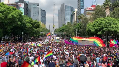 LGBTQ-Pride-Parade-In-Mexiko-Stadt-2019,-Statischer-Weitwinkel