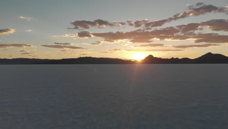 Wunderschöner-Sonnenuntergang-Auf-Den-Bonneville-Salinen-In-Utah