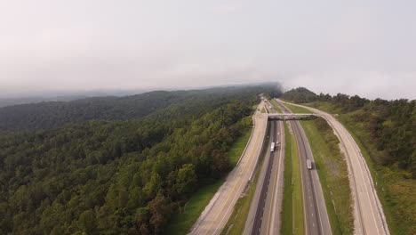 Interstate-75-And-Rarity-Mountain-Road-In-The-Mountains-Of-Tennessee-Abundant-In-Green-Forest-With-Overcast-In-Newcomb,-USA