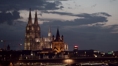 Cologne-skyline-with-cologne-cathedral-and-Groß-St