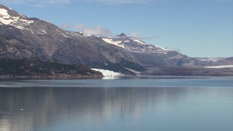 Snow-capped-mountain-and-Margerie-Glacier-view-from-Tarr-Inlet-in-a-sunny-day