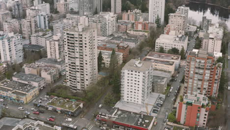 Vista-Aérea-De-Edificios-De-Apartamentos-De-Gran-Altura-En-El-Centro-De-Vancouver,-Columbia-Británica