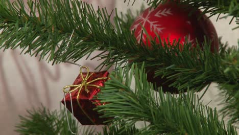 Christmas-tree-decorations.Christmas-tree-balls