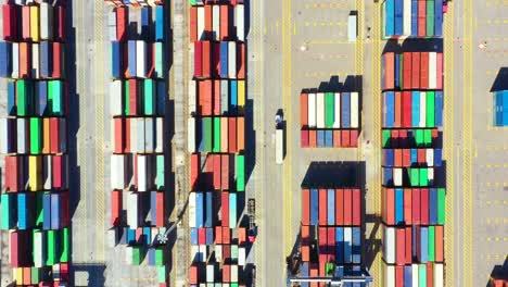Containerschiff-Im-Export--Und-Importgeschäft-Und-Logistiklieferung
