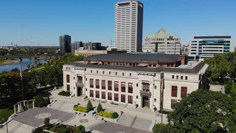 Rathaus-Von-Columbus,-Ohio-In-Der-Innenstadt-Von-Columbus,-Ohio-–-Luftaufnahmen-Von-Drohnen