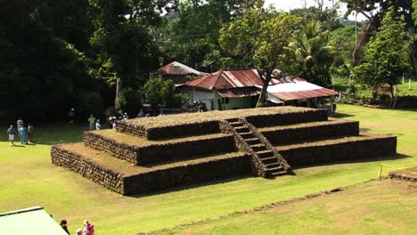 Vista-Superior-De-Una-De-Las-Principales-Pirámides-Del-Sitio-Arqueológico-De-Izapa-En-México