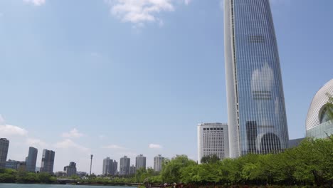 Lotte-Tower-and-Lotter-World-amusement-park-view-from-near-the-Seokchon-lake-daytime-in-Spring