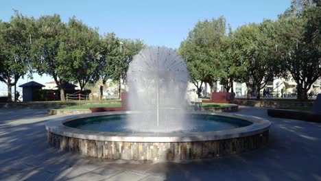 Dandelion-shaped-water-fountain-in-Hlavaty-Park-in-Koper,-Slovenia