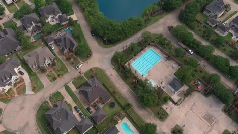 Aerial-view-of-affluent-homes-in-Houston,-Texas