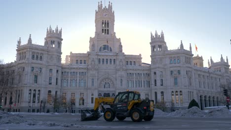 Schneepflug-Beseitigt-Historisch-Starken-Schneefall-In-Madrid