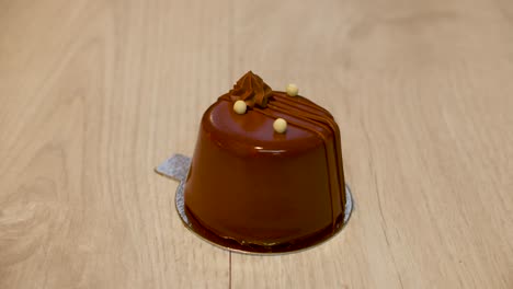 Cute-dark-chocholate-mini-cake-isolated-slowly-rotating