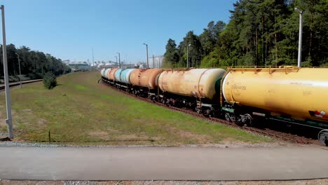 Wagons-filled-with-oil-products-move-to-the-terminal