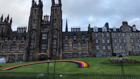 "Rainbow-of-Hope"-Floral-Rainbow-In-Edinburgh-With-Car's-Passing