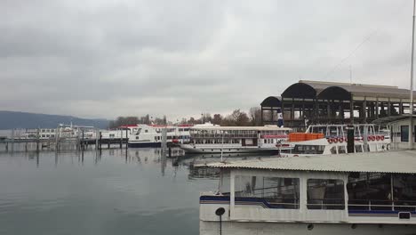 Fähren-Im-Touristischen-Hafen-Von-Arona-Am-Lago-Maggiore